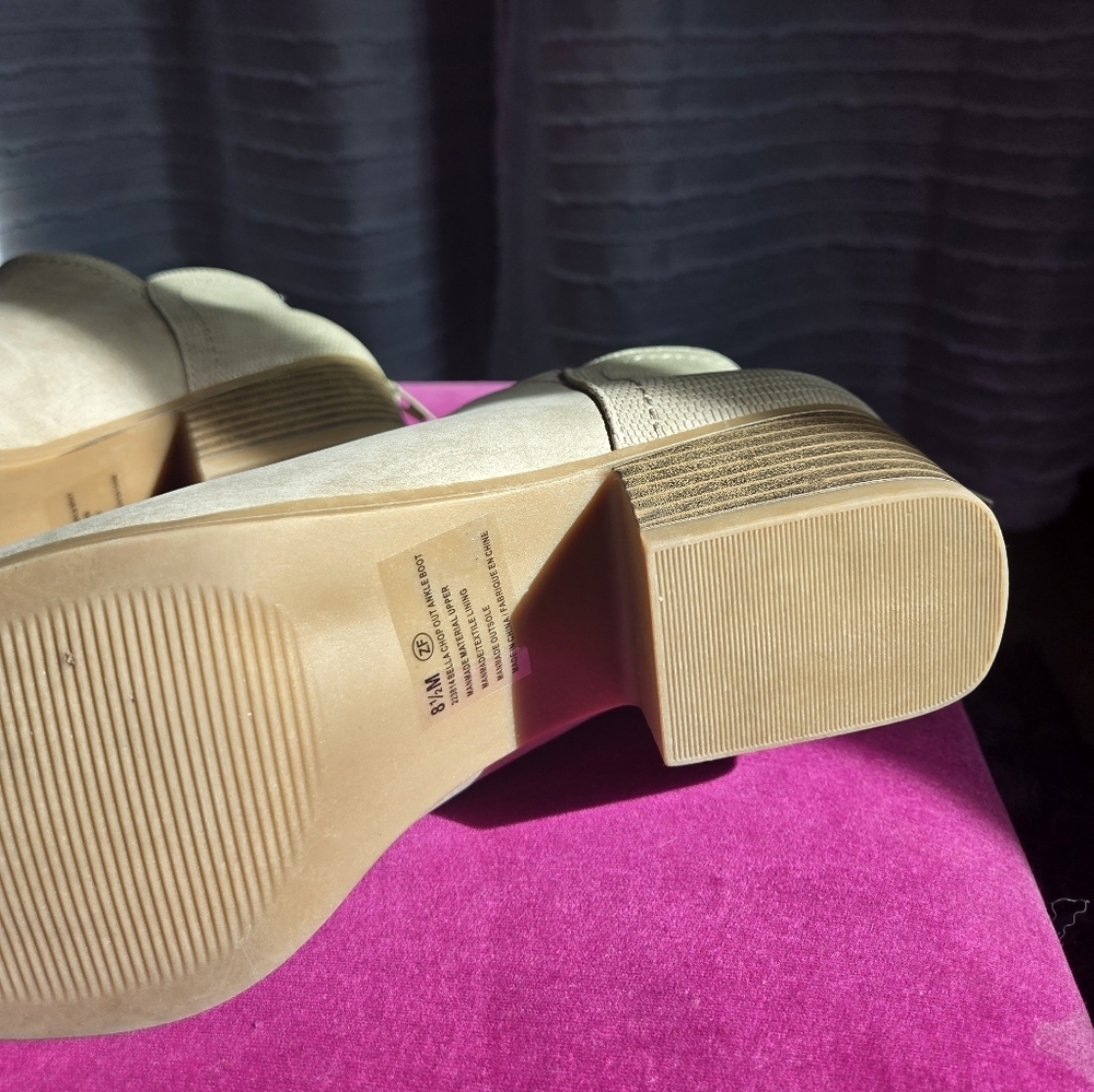 3/$10 Maurices Cream Ankle Boots Barely Worn - Picture 2 of 4